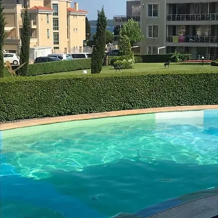 Apartamento голям в затворен комплекс *